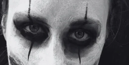 Recadrage des yeux d’un personnage sur une photographie d’archive Horrific Xperience